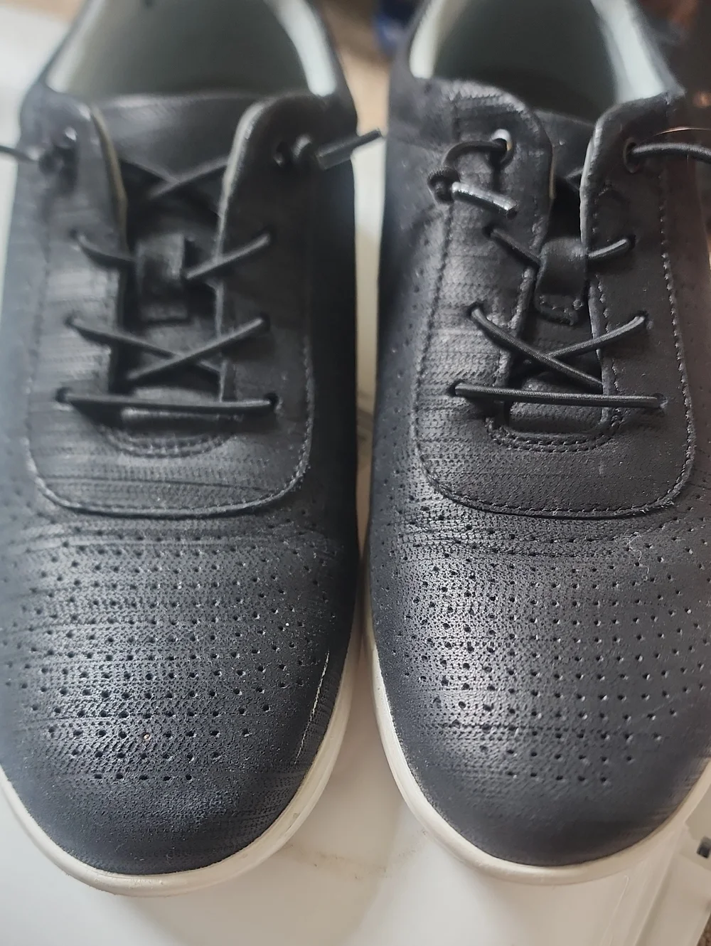 Sz 5M Boys Casual Perforated Lace-Up Genuine Leather Dress Sneaker in Black